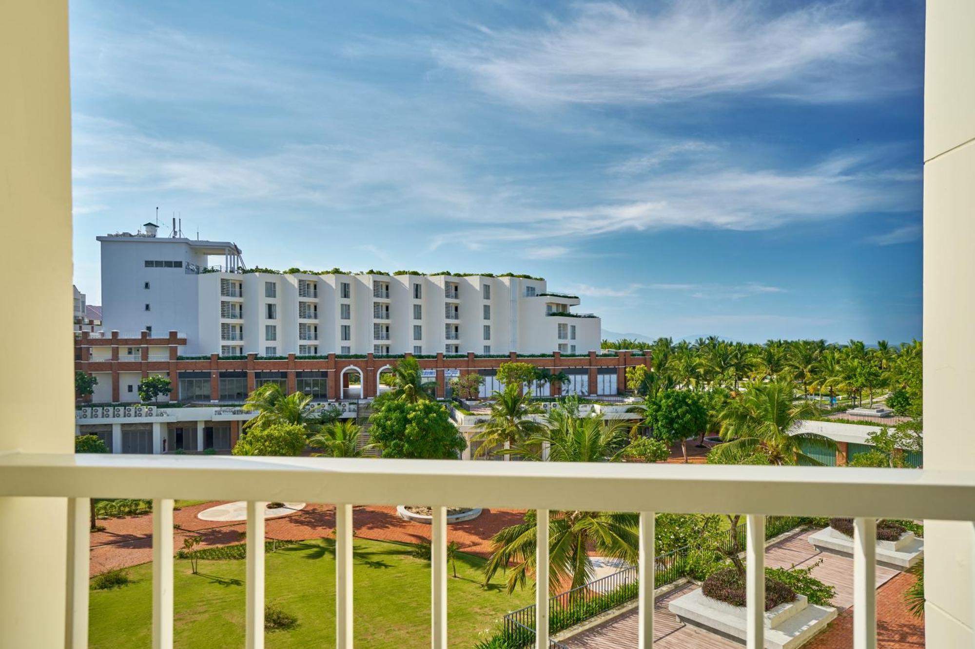 Khách sạn hẻo lánh Citadines Pearl Hội An